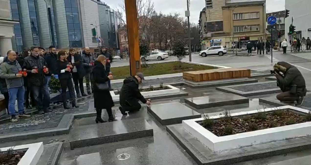 Народна странка Нови Сад: Парастос за фонтану са „гробним местима“