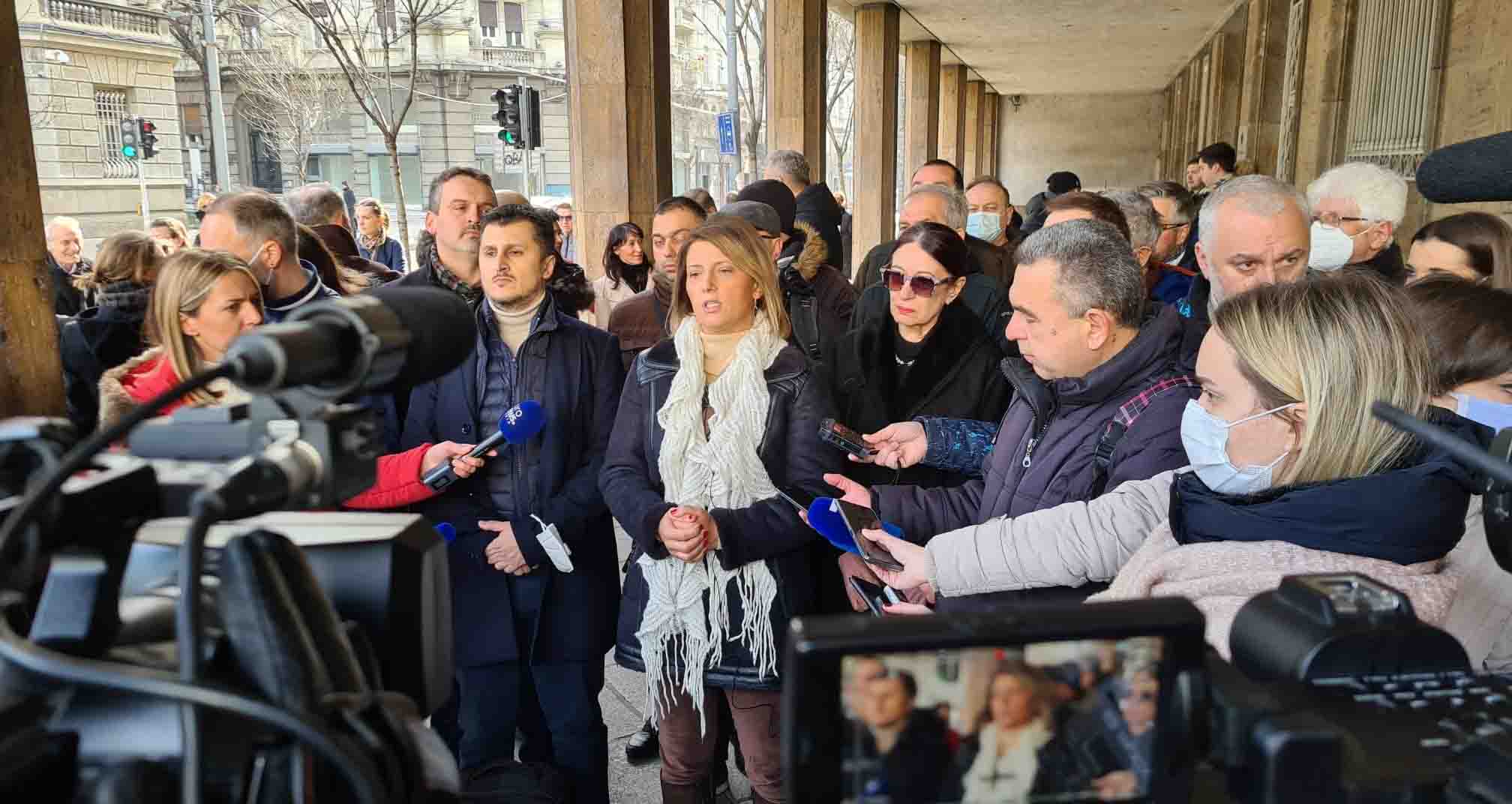 Липовац Танасковић: Власт натоварила Београђанима да плаћају и чишћење ђубрета са сплавова