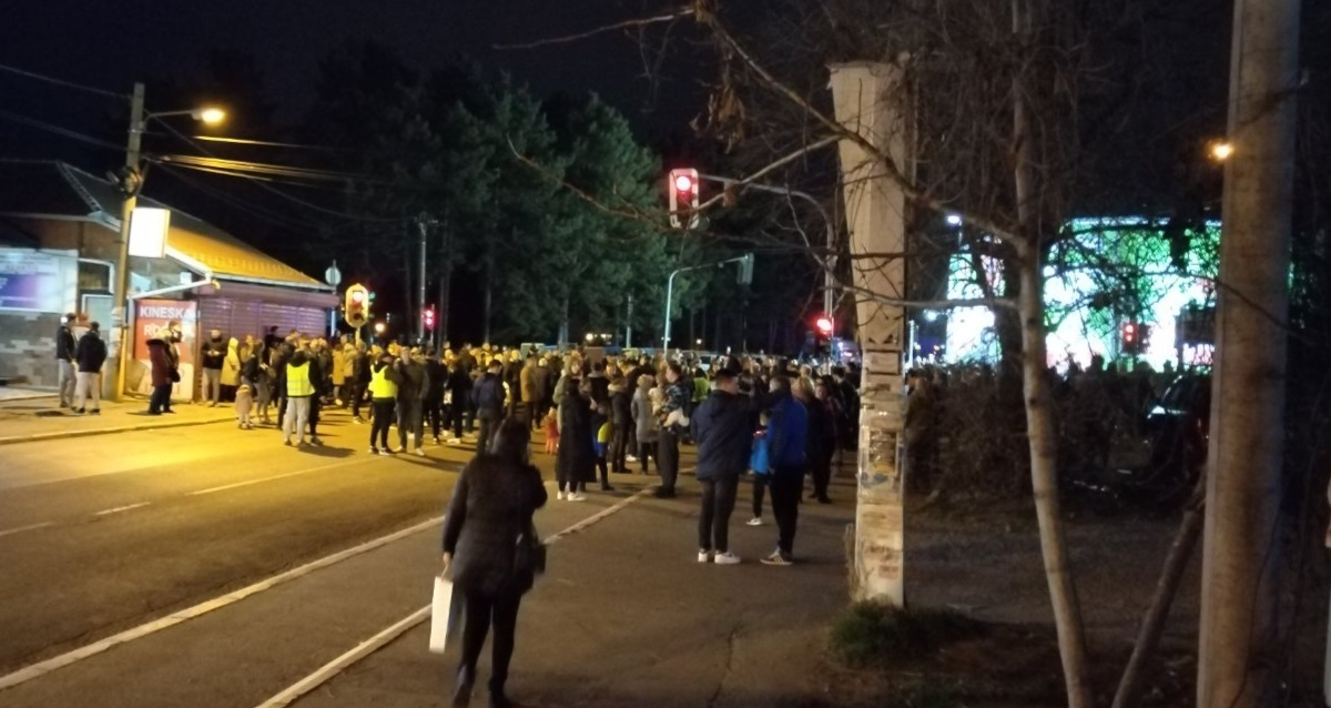 Народна странка Београд: Власт послала полицију на грађане у Сремчици који протестују због јавног превоза